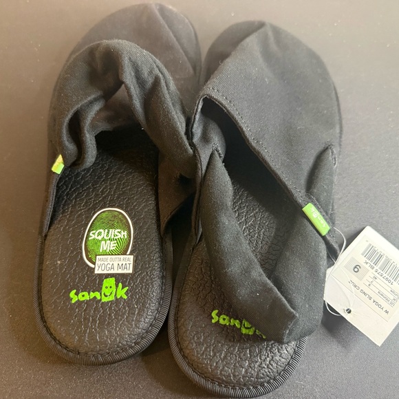 Sanuk Black Yoga Mat Slip-Ons size 9 - Picture 3 of 4